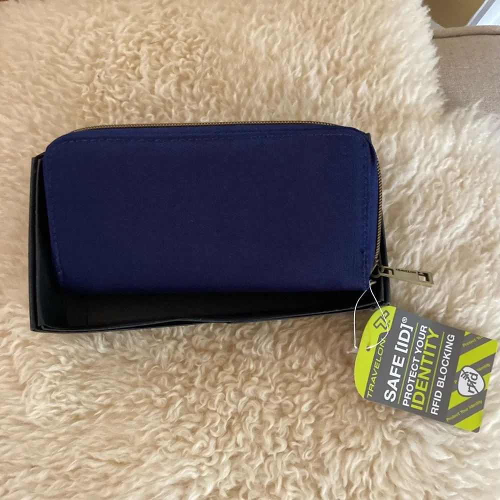 NWT Travelon RFID wallet - Picture 2 of 4